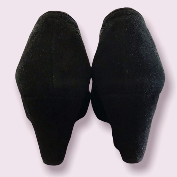 Pas de Rouge Microfiber Suede Slip On Ankle Boots - Picture 5 of 16